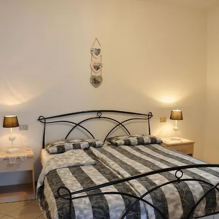 דירה Ferienwohnung In Der Zweiten Etage Fuer 4 Personen