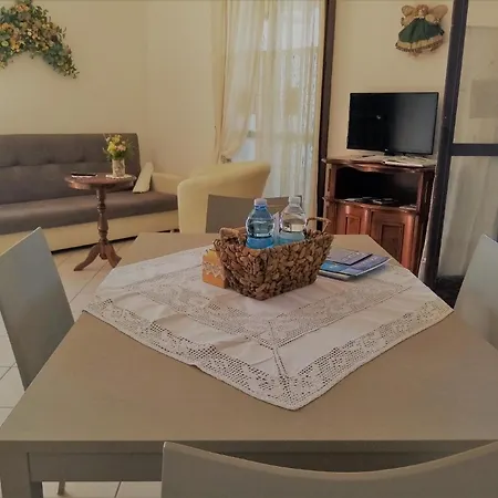Ferienwohnung In Der Zweiten Etage Fuer 4 Personen * טיניאלה