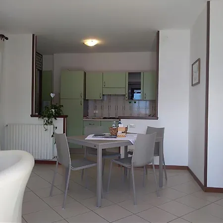 Ferienwohnung In Der Zweiten Etage Fuer 4 Personen *