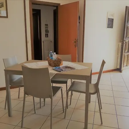 Ferienwohnung In Der Zweiten Etage Fuer 4 Personen טיניאלה
